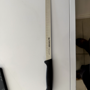 Couteau alvéolé 28cm jambon-saumon